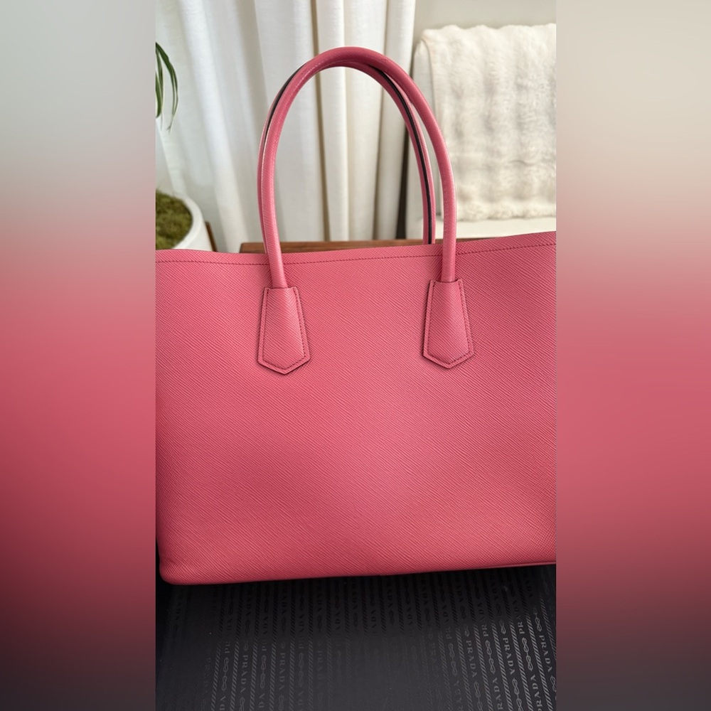 Authentic Prada Saffiano Lux Leather Tote in Pink - Picture 3 of 14